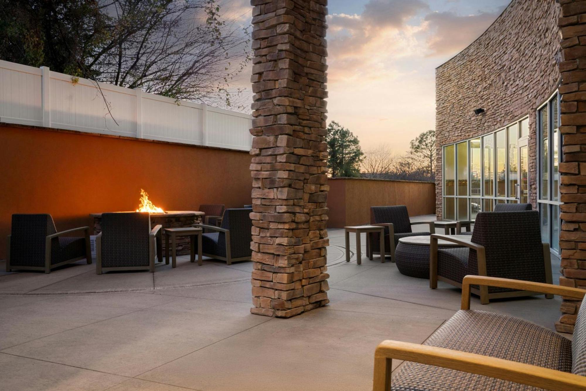 Courtyard By Marriott Fayetteville Fort Liberty - Спринг-Лейк Экстерьер фото