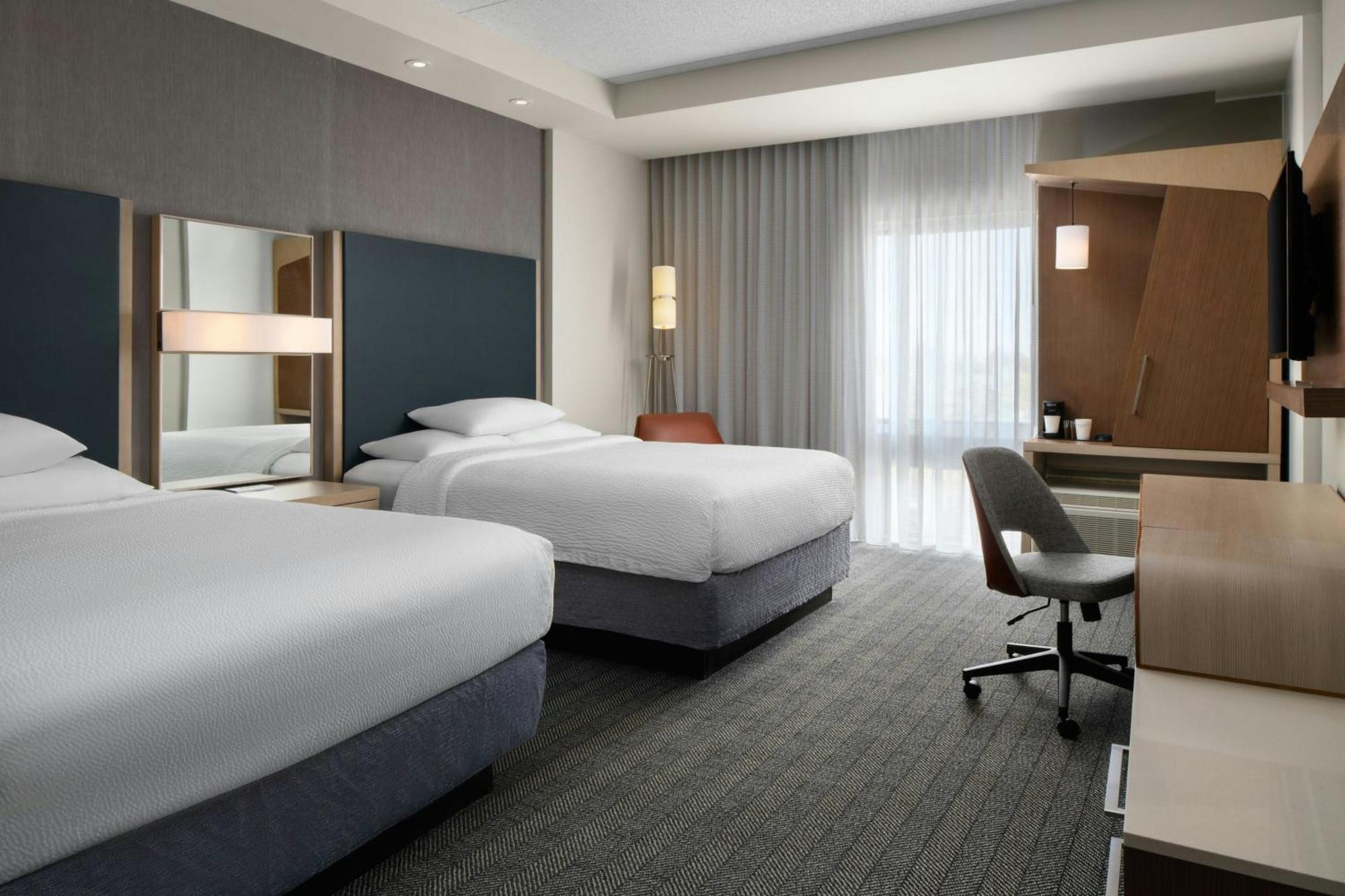 Courtyard By Marriott Fayetteville Fort Liberty - Спринг-Лейк Экстерьер фото