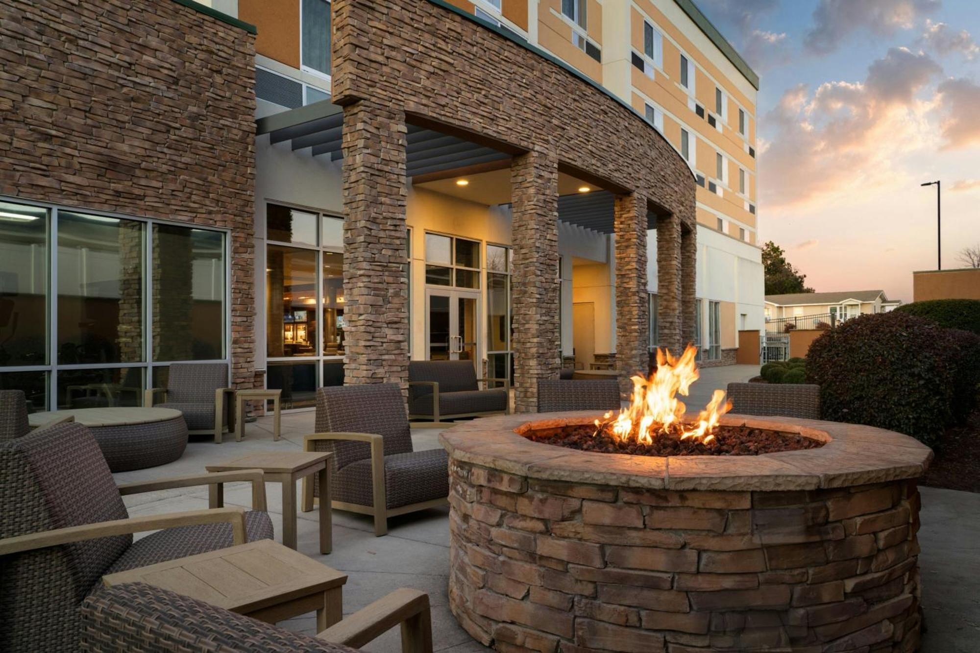 Courtyard By Marriott Fayetteville Fort Liberty - Спринг-Лейк Экстерьер фото