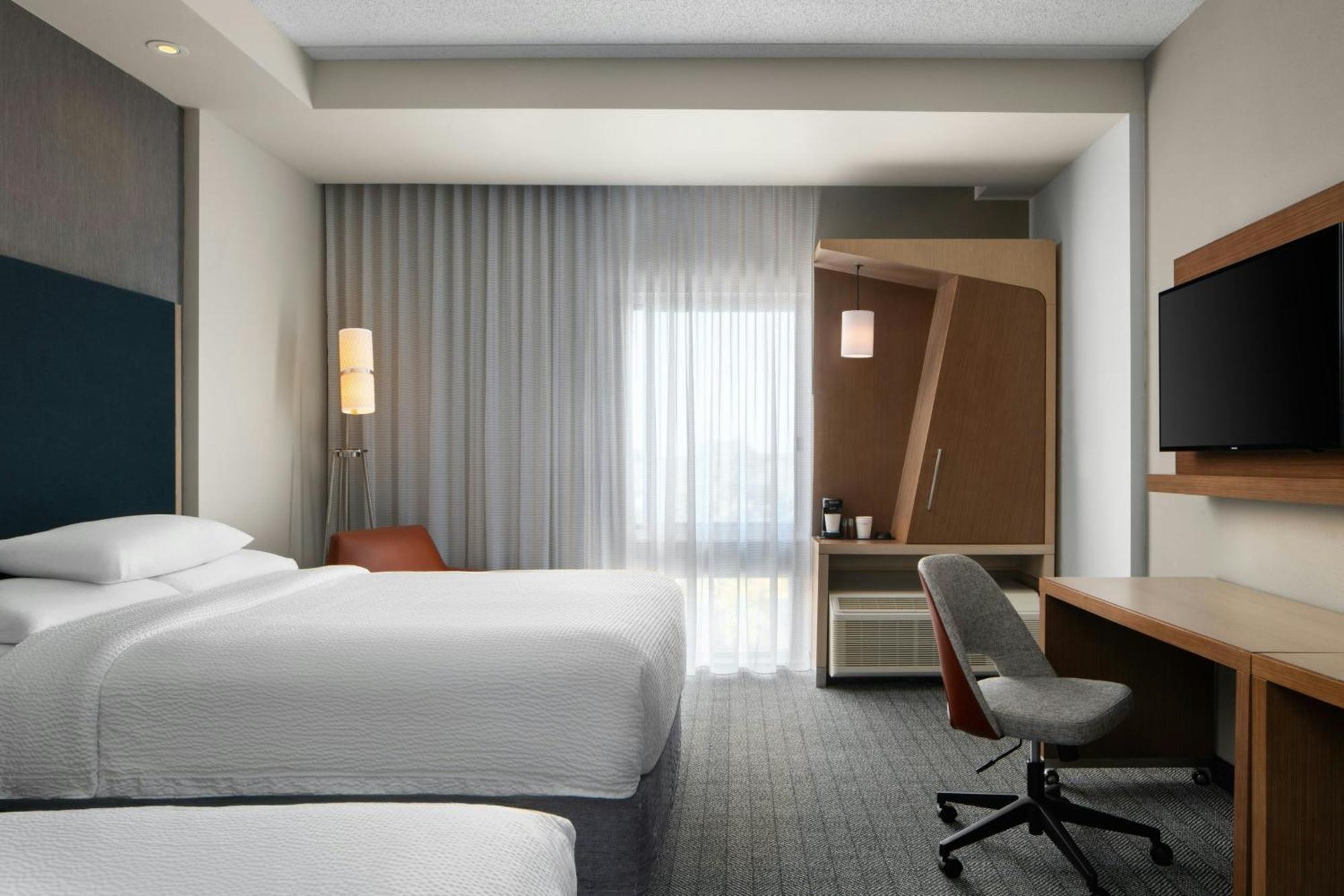 Courtyard By Marriott Fayetteville Fort Liberty - Спринг-Лейк Экстерьер фото